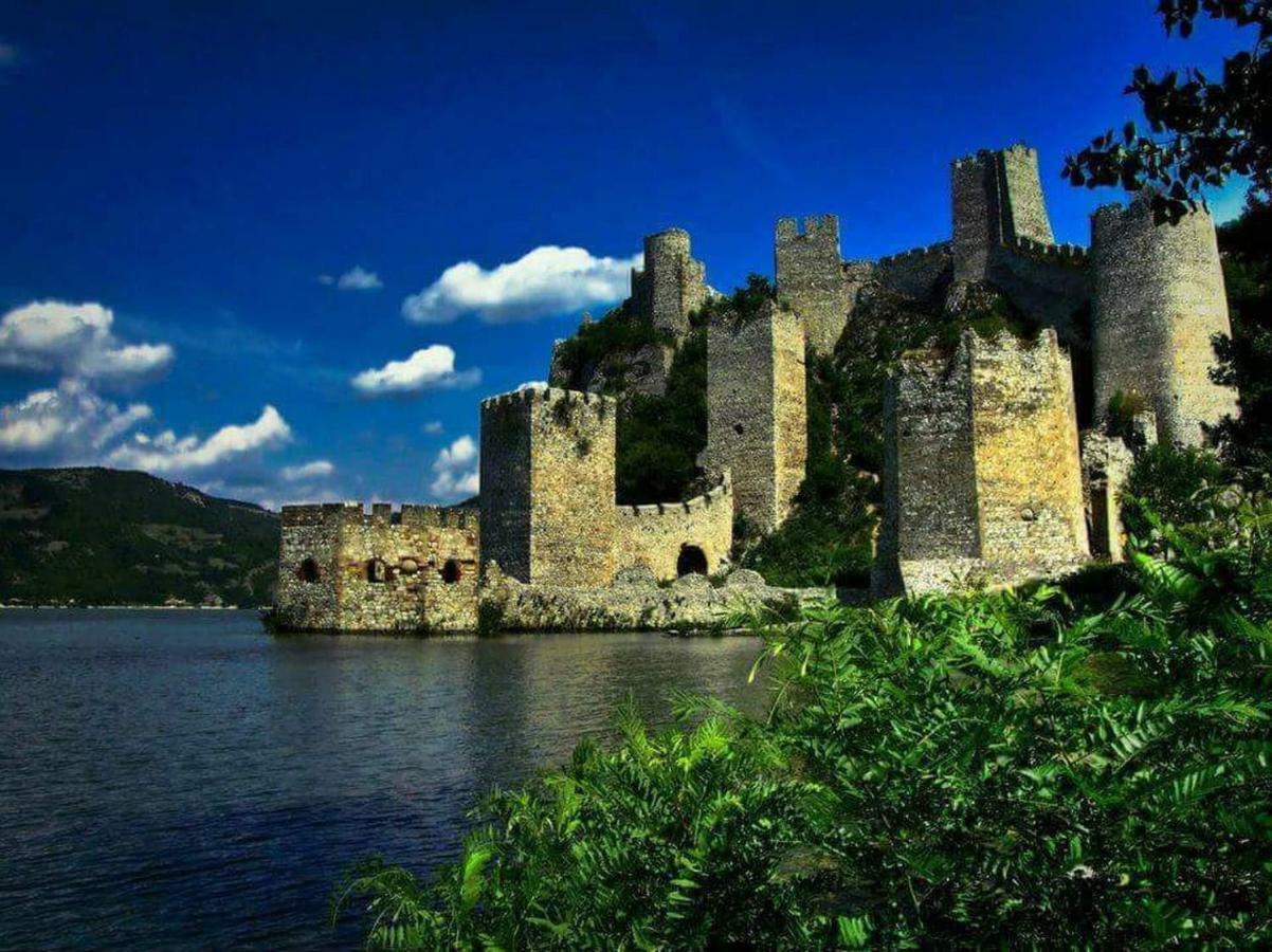Apartments Barocco Golubac Bagian luar foto