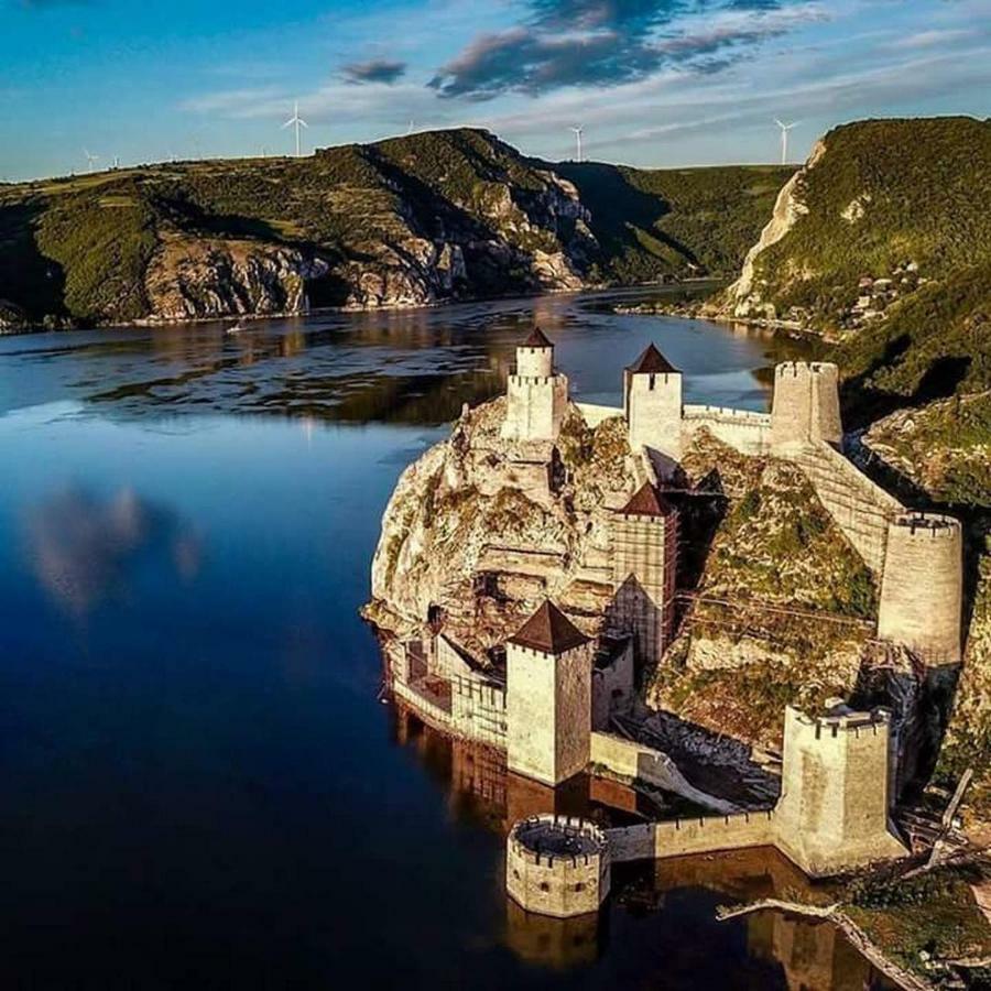 Apartments Barocco Golubac Bagian luar foto