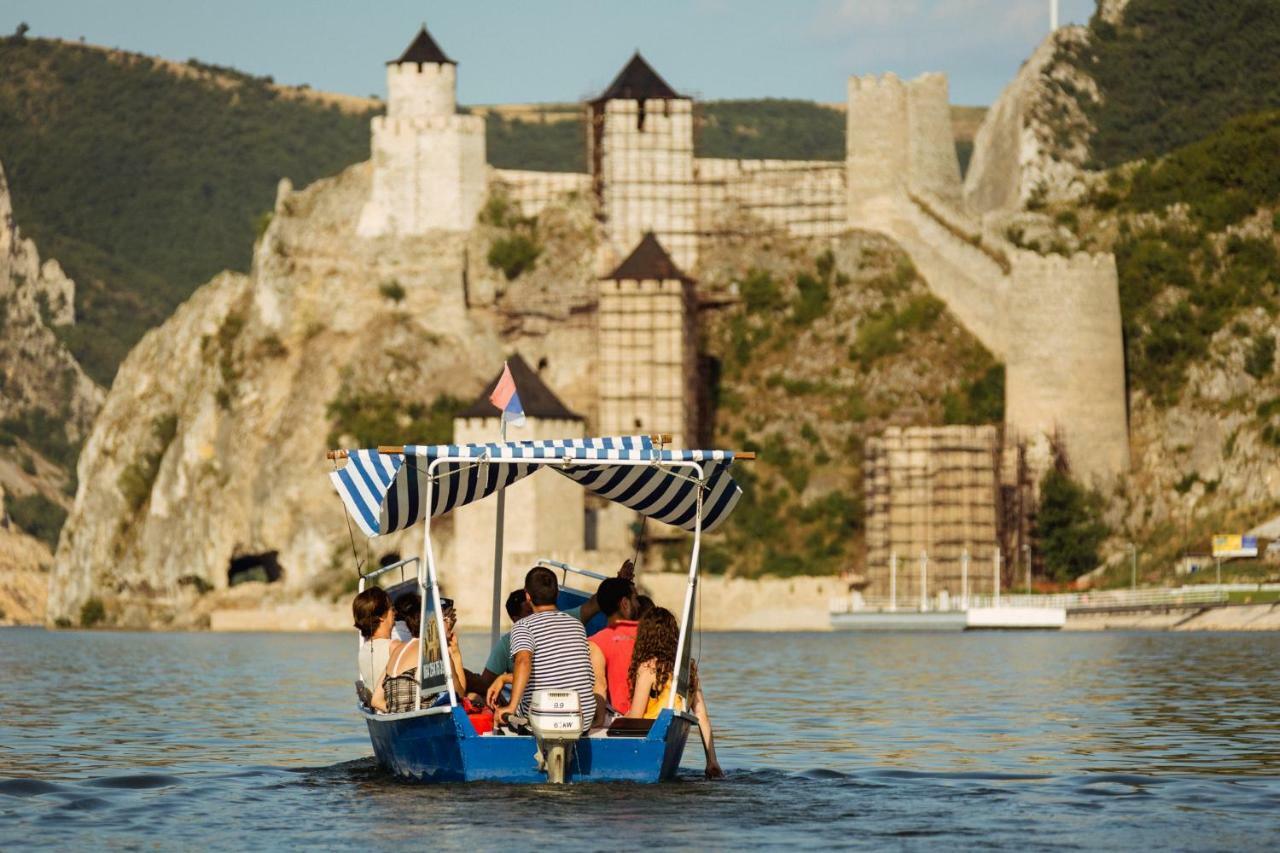 Apartments Barocco Golubac Bagian luar foto